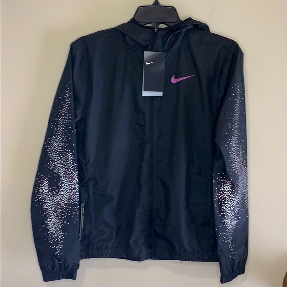 Nike Essential Water Repellent Hooded Run jacket - Picture 2 of 12